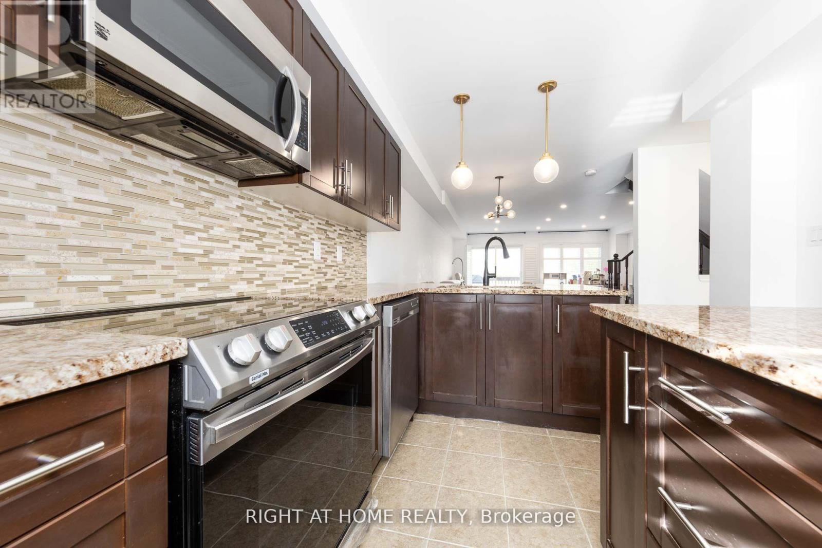 366 Doak Lane, Newmarket, Ontario  L3Y 0A8 - Photo 7 - N12720206