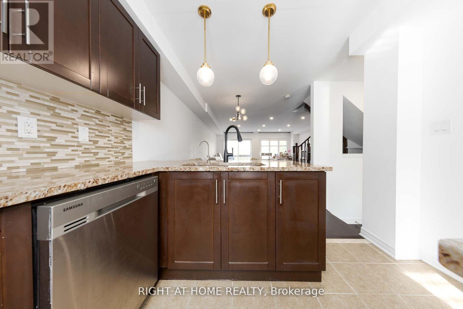 366 Doak Lane, Newmarket, Ontario  L3Y 0A8 - Photo 8 - N12720206