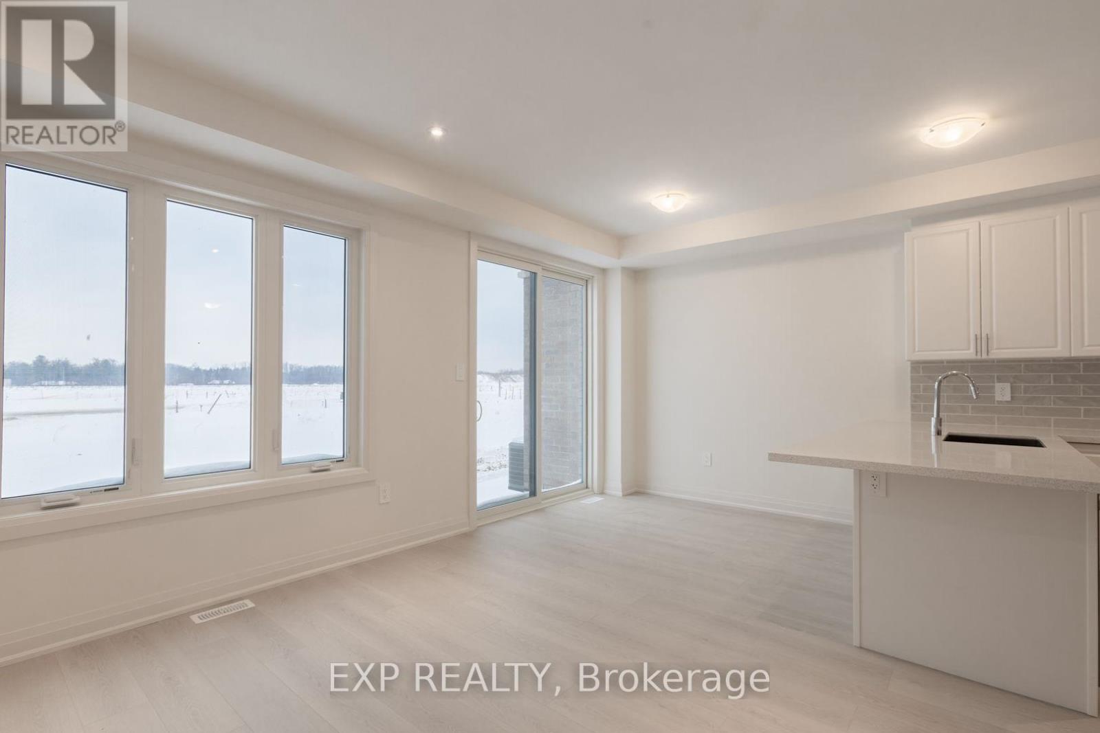 26 Stockholm Road, Barrie, Ontario  L9J 0L8 - Photo 4 - S12719810