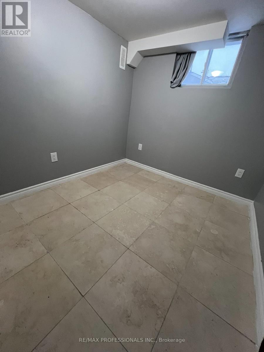 Lower-B - 53 Regent Road, Toronto, Ontario  M3K 1G8 - Photo 12 - W12720086