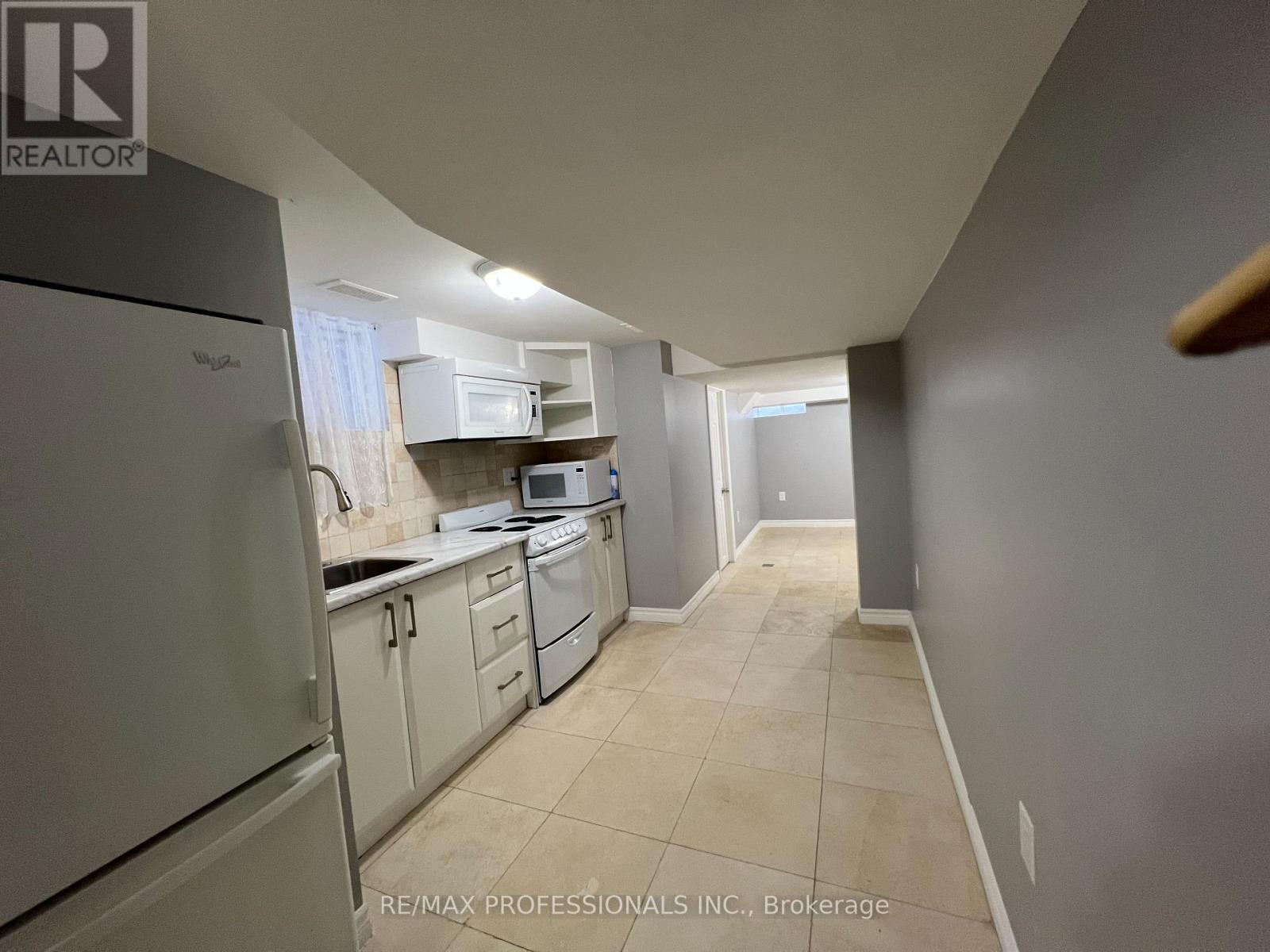 Lower-B - 53 Regent Road, Toronto, Ontario  M3K 1G8 - Photo 3 - W12720086