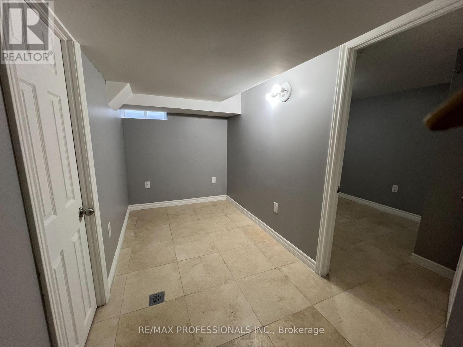 Lower-B - 53 Regent Road, Toronto, Ontario  M3K 1G8 - Photo 6 - W12720086