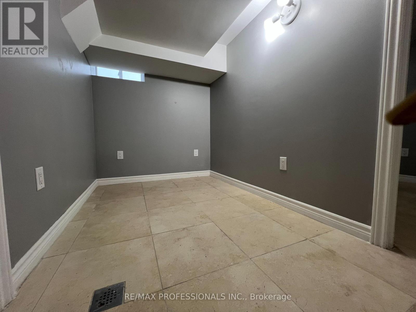 Lower-B - 53 Regent Road, Toronto, Ontario  M3K 1G8 - Photo 9 - W12720086