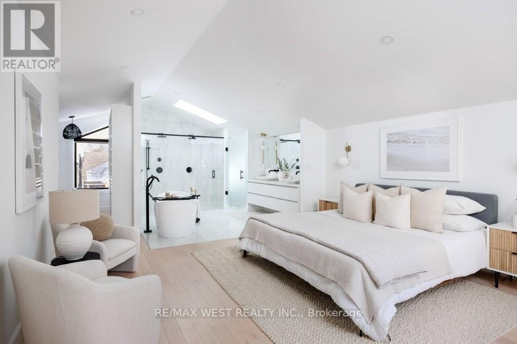 424 Clendenan Avenue, Toronto, Ontario  M6P 2X6 - Photo 20 - W12720102