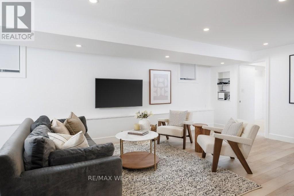 424 Clendenan Avenue, Toronto, Ontario  M6P 2X6 - Photo 32 - W12720102