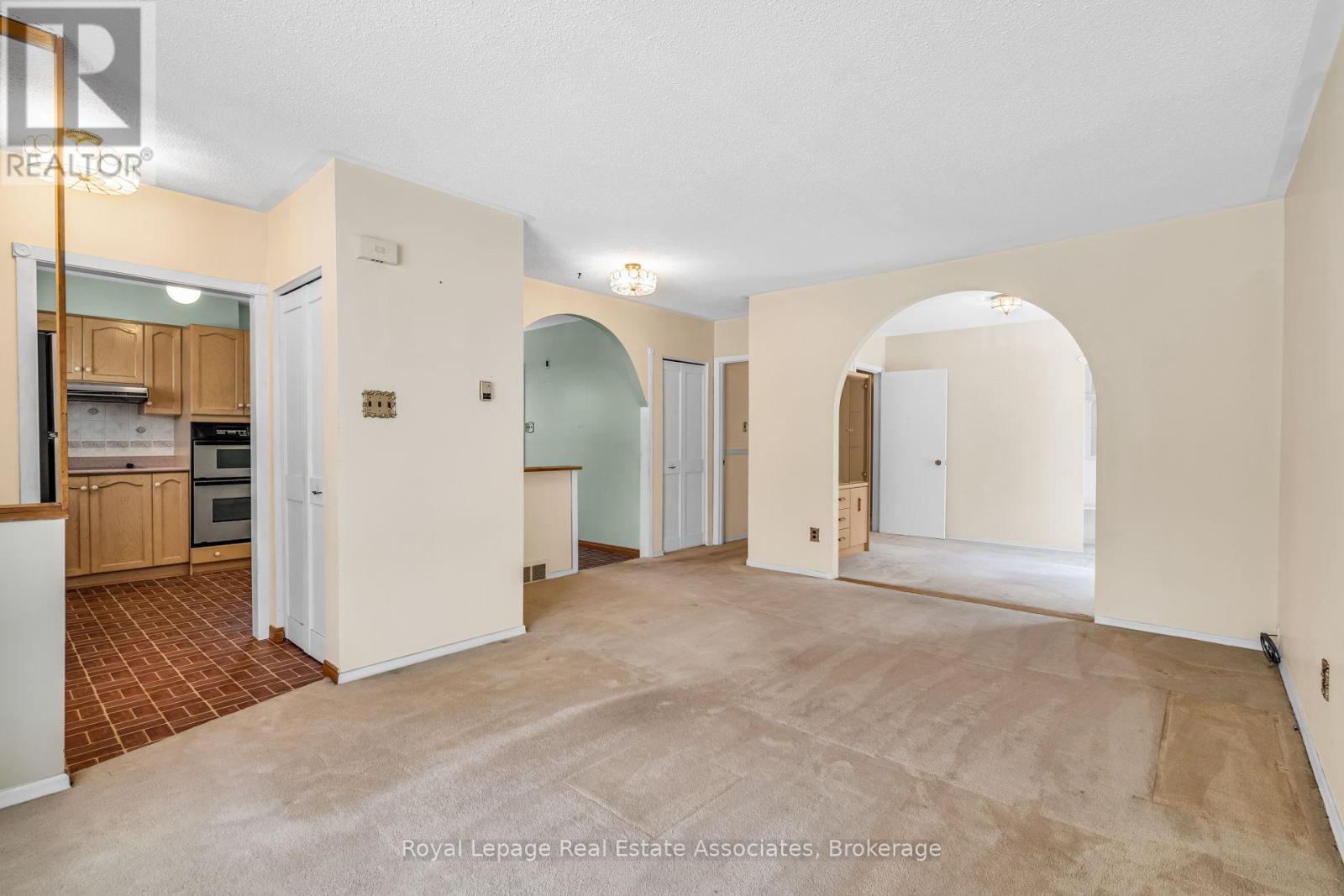 159 Bartley Bull Parkway, Brampton, Ontario  L6W 2K1 - Photo 8 - W12720112