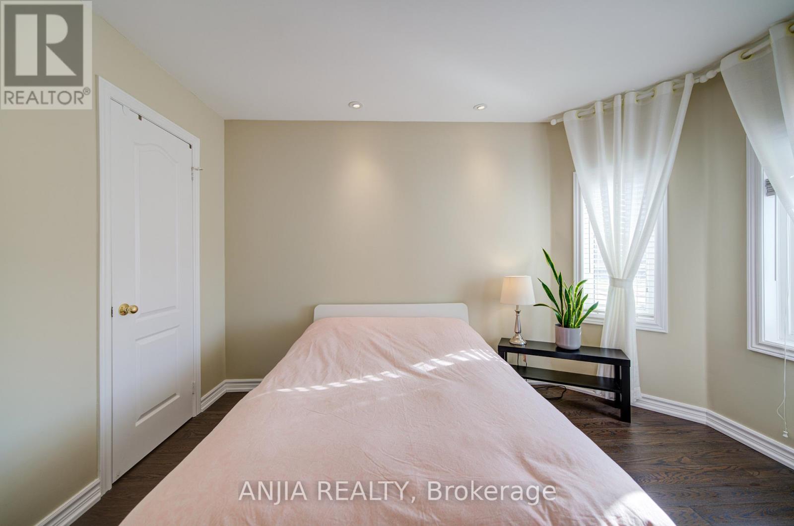 3435 Grand Park Drive, Mississauga, Ontario  L5B 4E3 - Photo 29 - W12720124