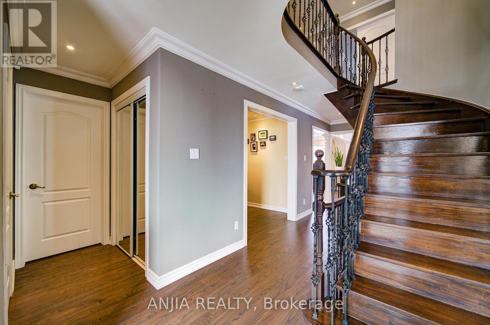 3435 Grand Park Drive, Mississauga, Ontario  L5B 4E3 - Photo 5 - W12720124