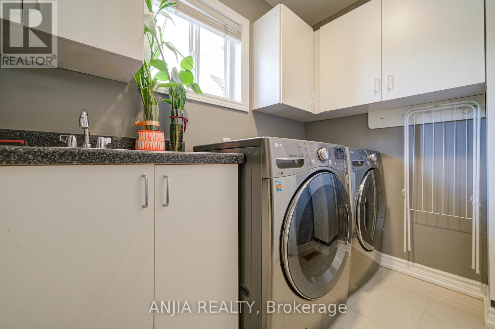 3435 Grand Park Drive, Mississauga, Ontario  L5B 4E3 - Photo 6 - W12720124