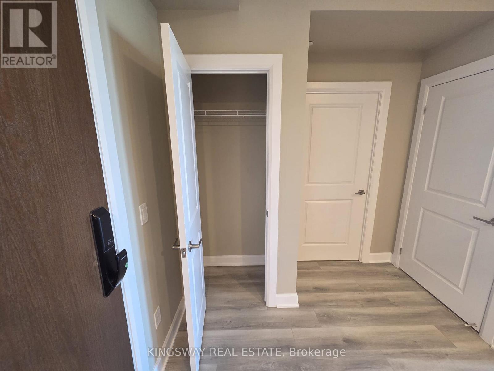 1405 - 3240 William Coltson Avenue, Oakville, Ontario  L6H 8C8 - Photo 5 - W12720128