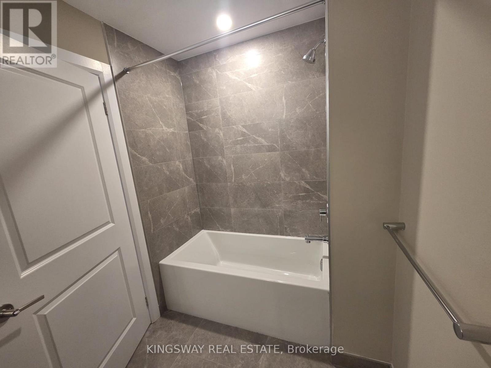 1405 - 3240 William Coltson Avenue, Oakville, Ontario  L6H 8C8 - Photo 9 - W12720128