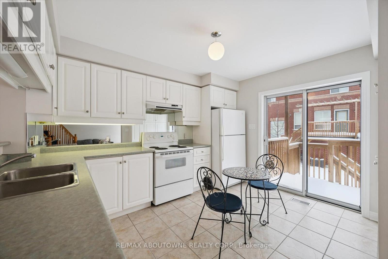 40 - 5031 East Mill Road, Mississauga, Ontario  L5V 2M5 - Photo 8 - W12720172