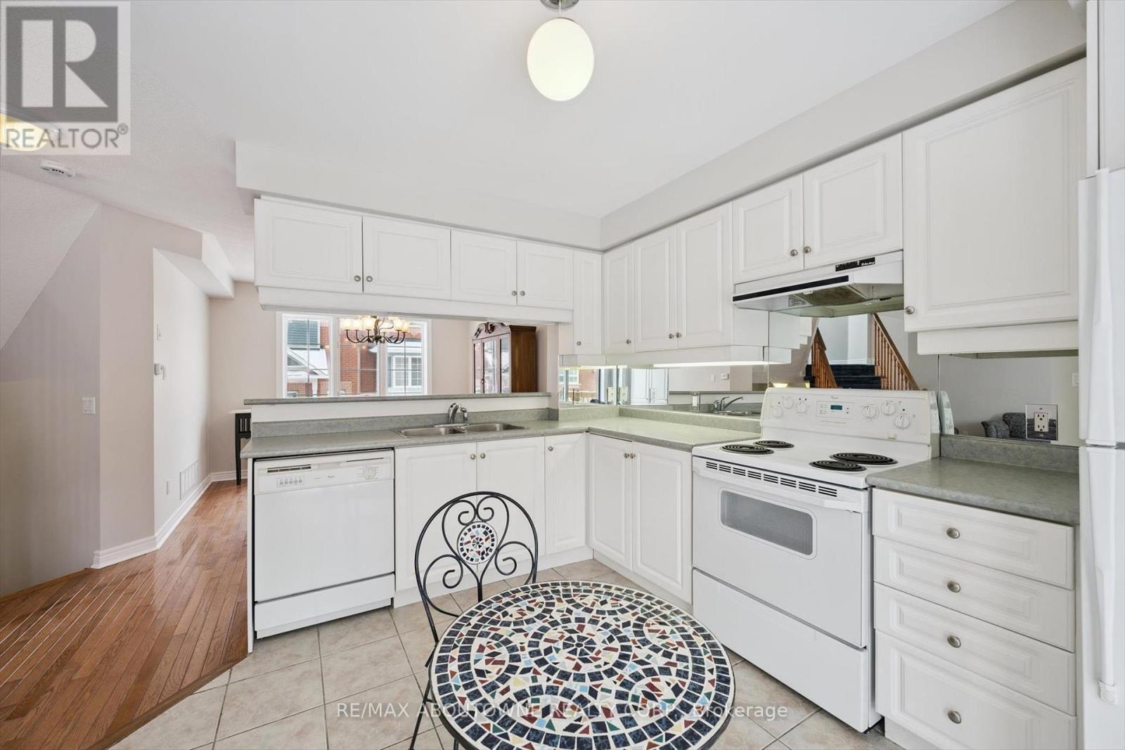 40 - 5031 East Mill Road, Mississauga, Ontario  L5V 2M5 - Photo 9 - W12720172