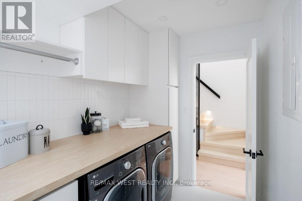 424 Clendenan Avenue, Toronto, Ontario  M6P 2X6 - Photo 31 - W12720186