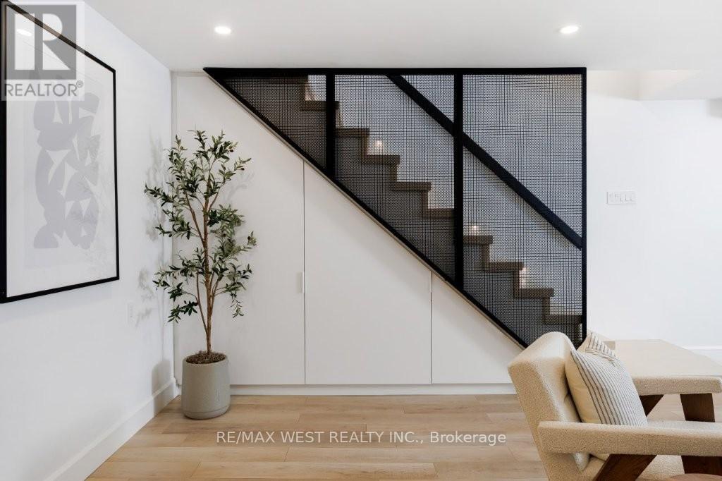 424 Clendenan Avenue, Toronto, Ontario  M6P 2X6 - Photo 33 - W12720186