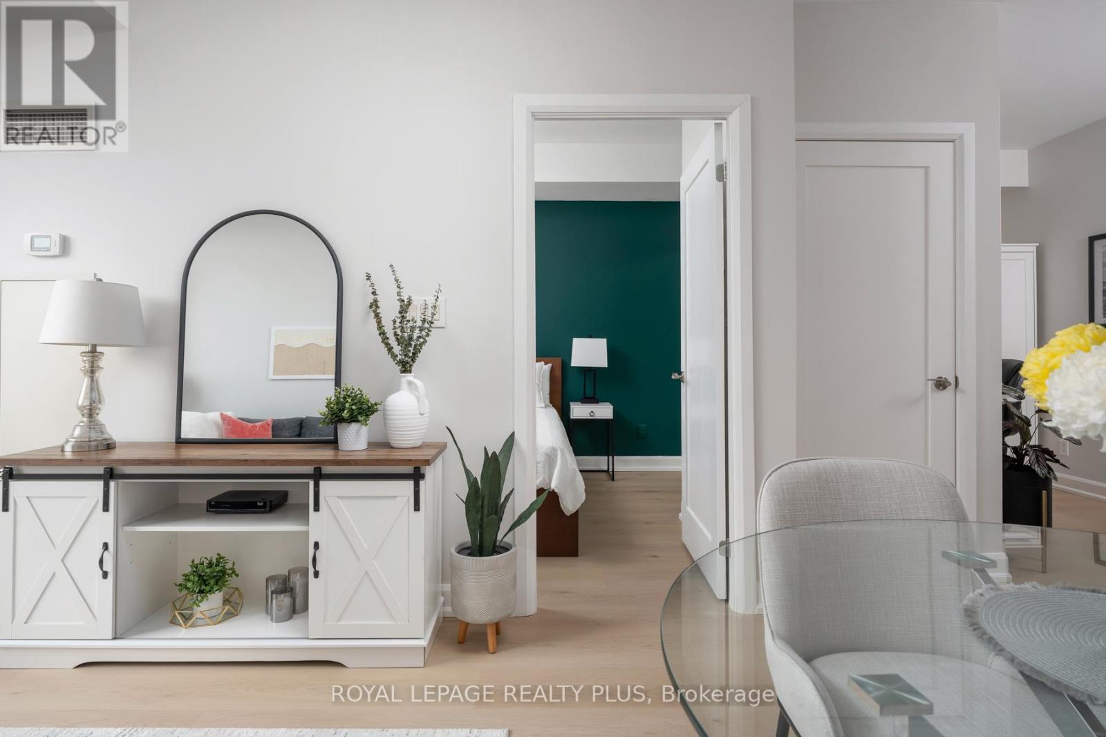 907 - 3391 Bloor Street W, Toronto, Ontario M8X 1G3 - Photo 3 - W12720226