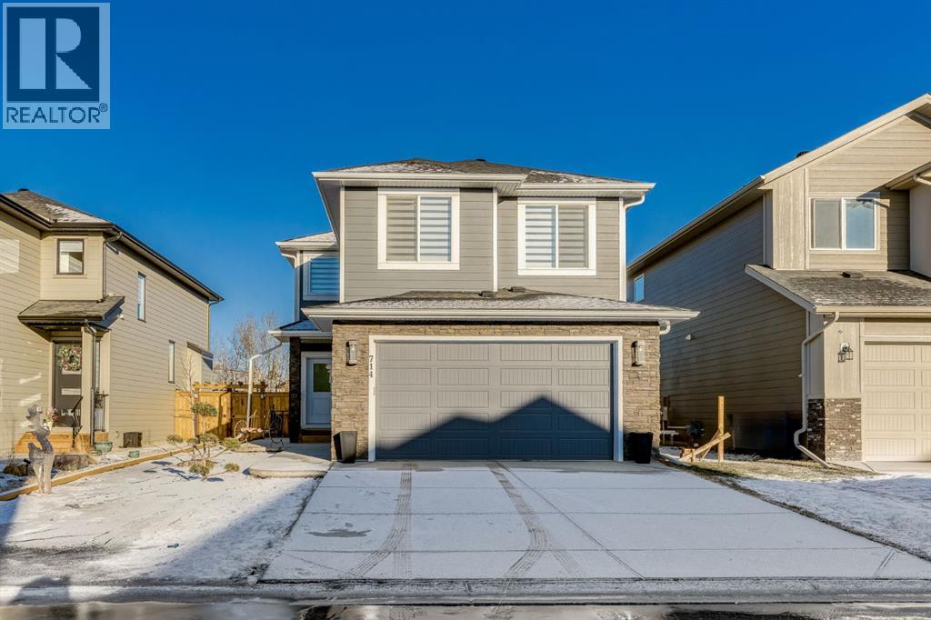 714 Mandalay Link, Carstairs, Alberta  T0M 0N0 - Photo 1 - A2275610