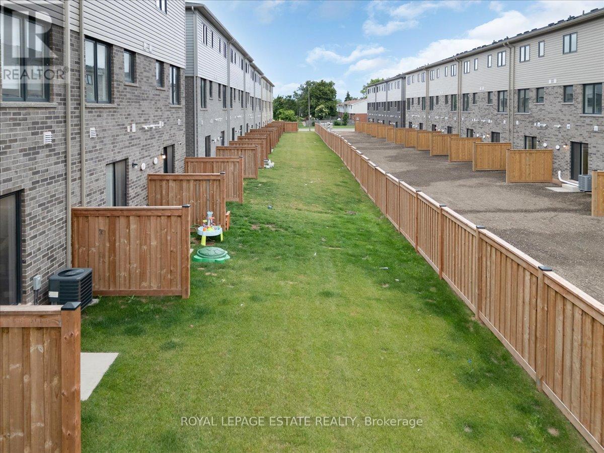 39 Radison Lane, Hamilton, Ontario  L8H 0B5 - Photo 29 - X12720044