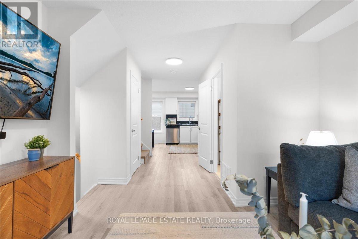 39 Radison Lane, Hamilton, Ontario  L8H 0B5 - Photo 6 - X12720044