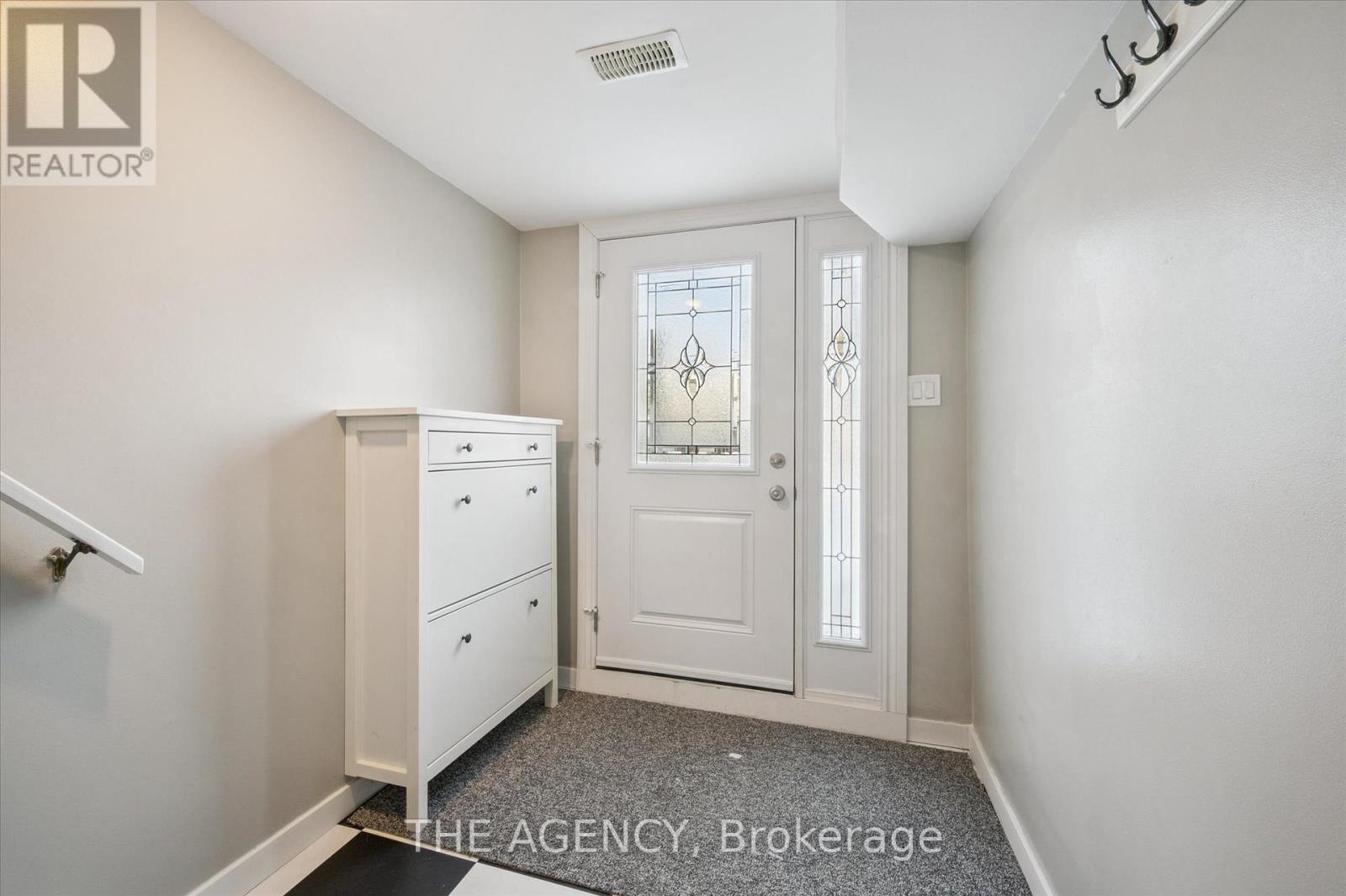 126 Queen Street E, Cambridge, Ontario  N3C 2B2 - Photo 2 - X12720224