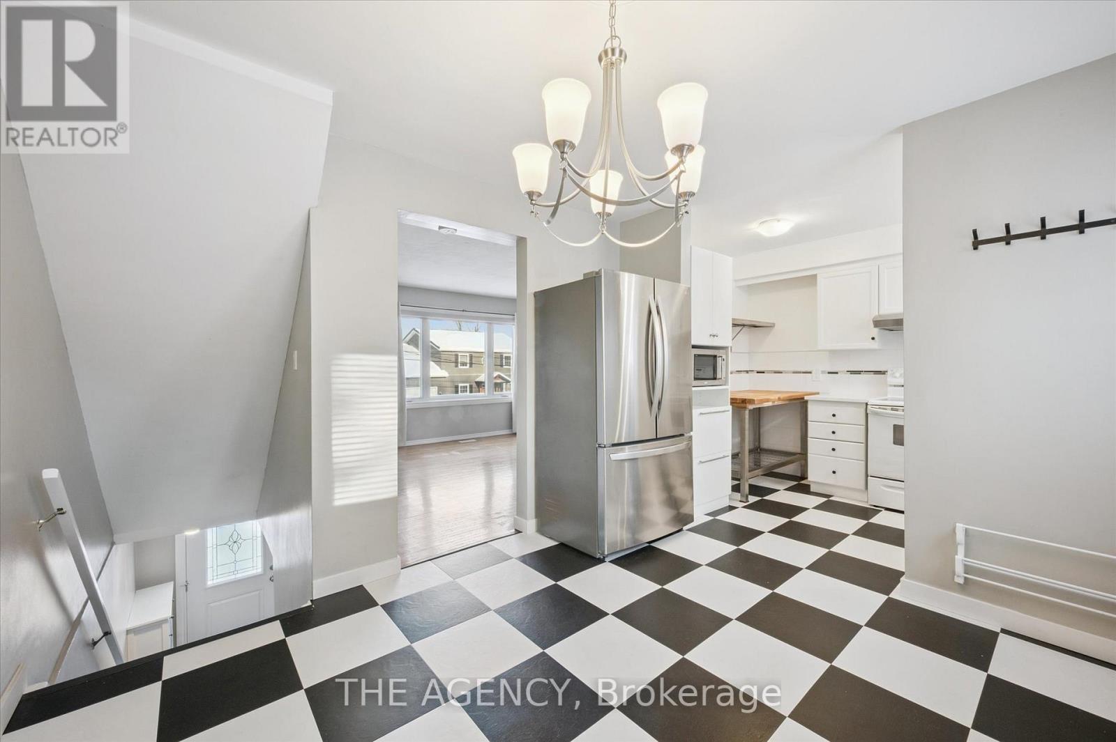 126 Queen Street E, Cambridge, Ontario  N3C 2B2 - Photo 4 - X12720224