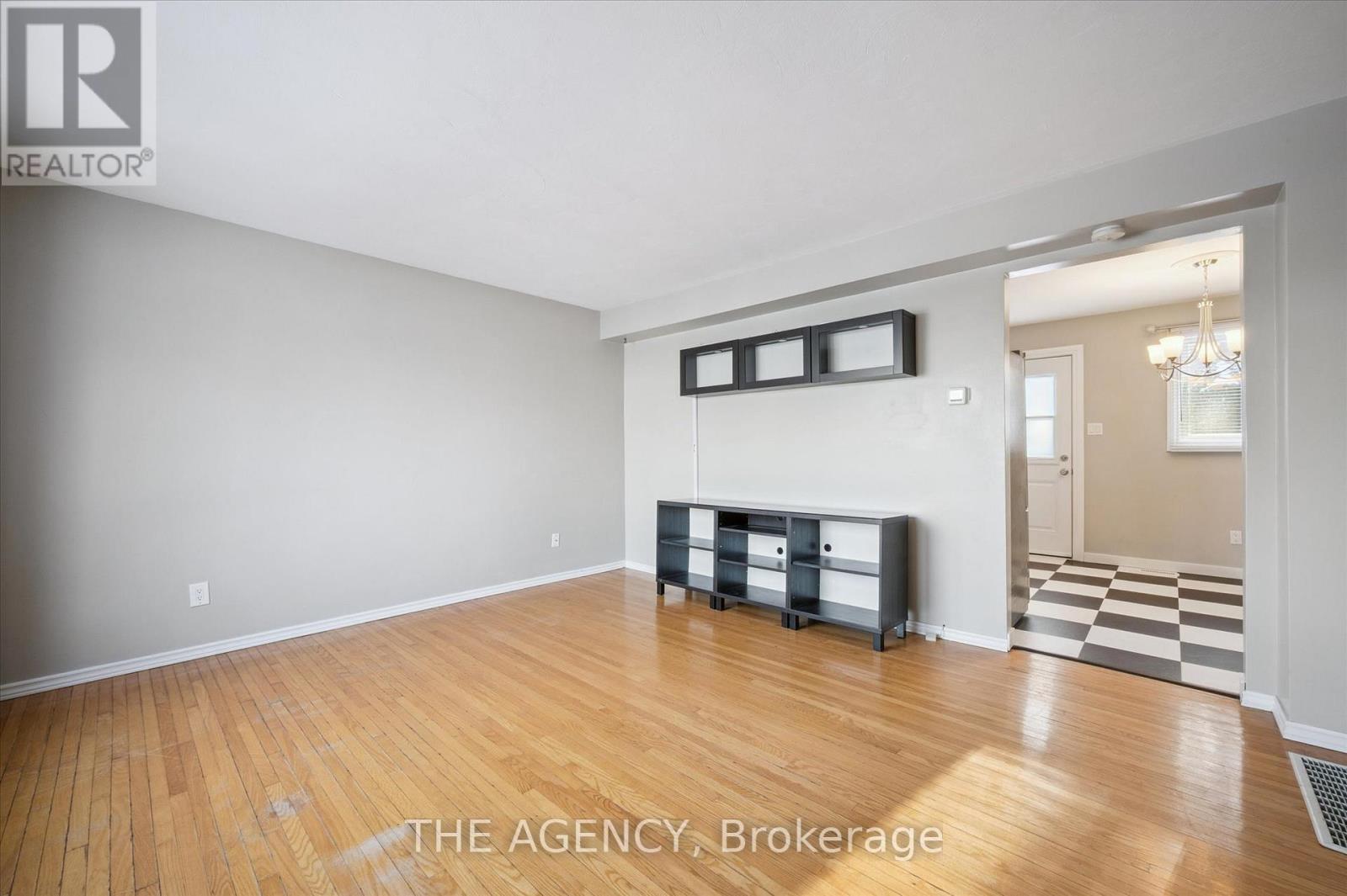 126 Queen Street E, Cambridge, Ontario  N3C 2B2 - Photo 9 - X12720224