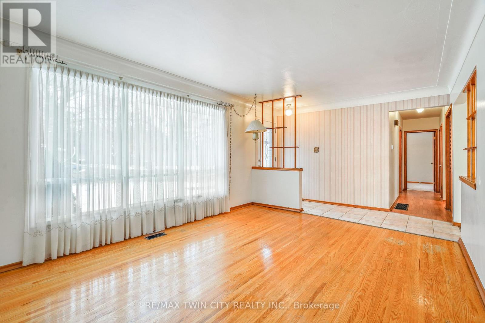 8 Stockdale Drive, Brantford, Ontario  N3R 2R5 - Photo 10 - X12720246