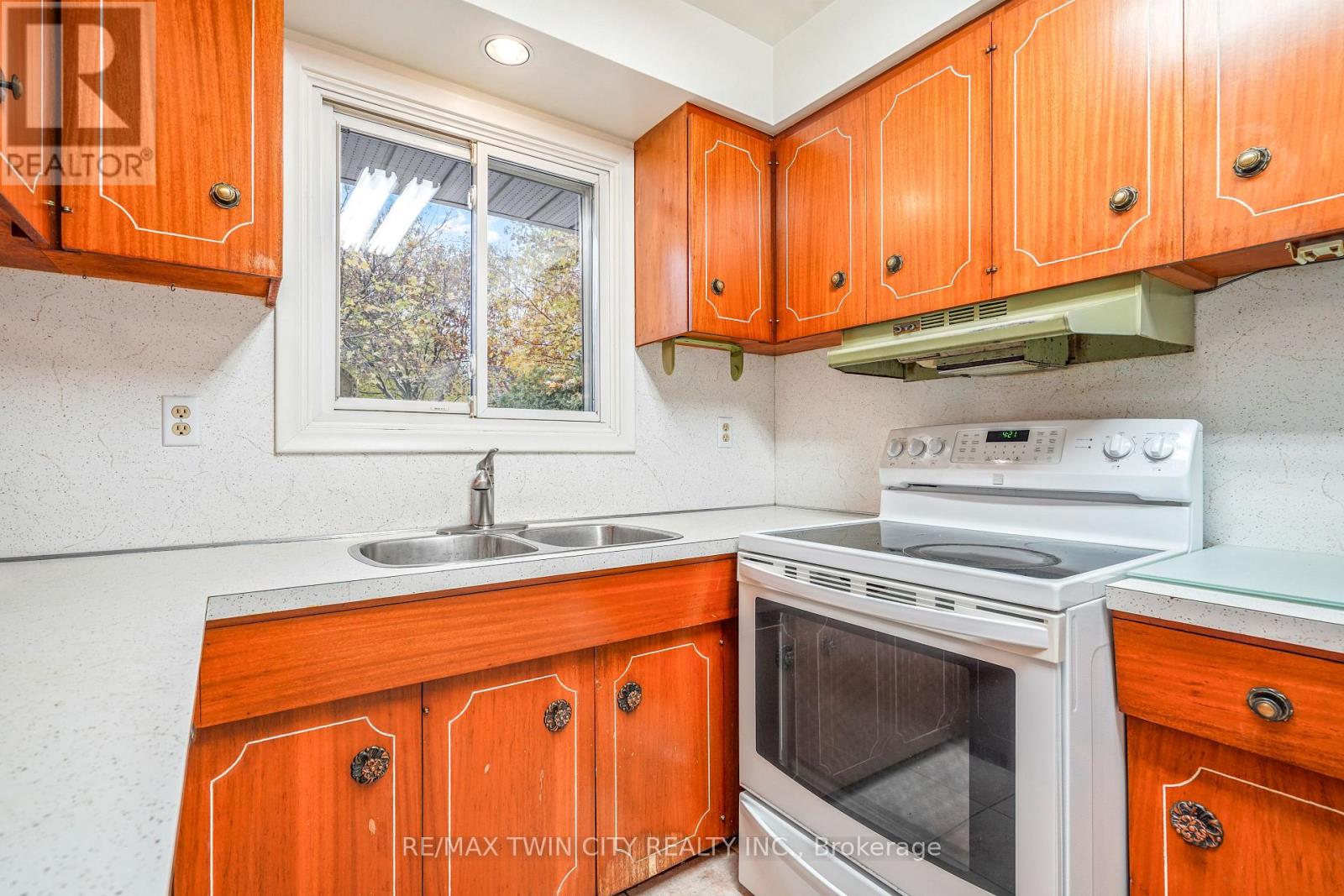 8 Stockdale Drive, Brantford, Ontario  N3R 2R5 - Photo 16 - X12720246