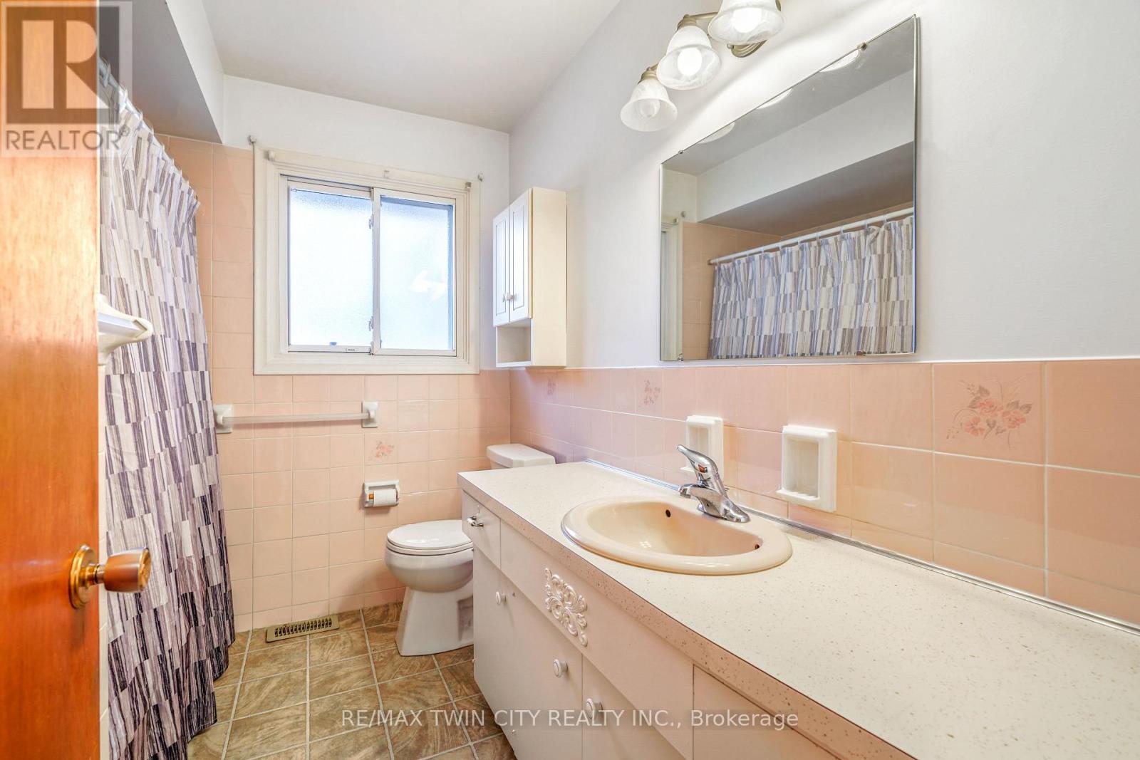 8 Stockdale Drive, Brantford, Ontario  N3R 2R5 - Photo 20 - X12720246