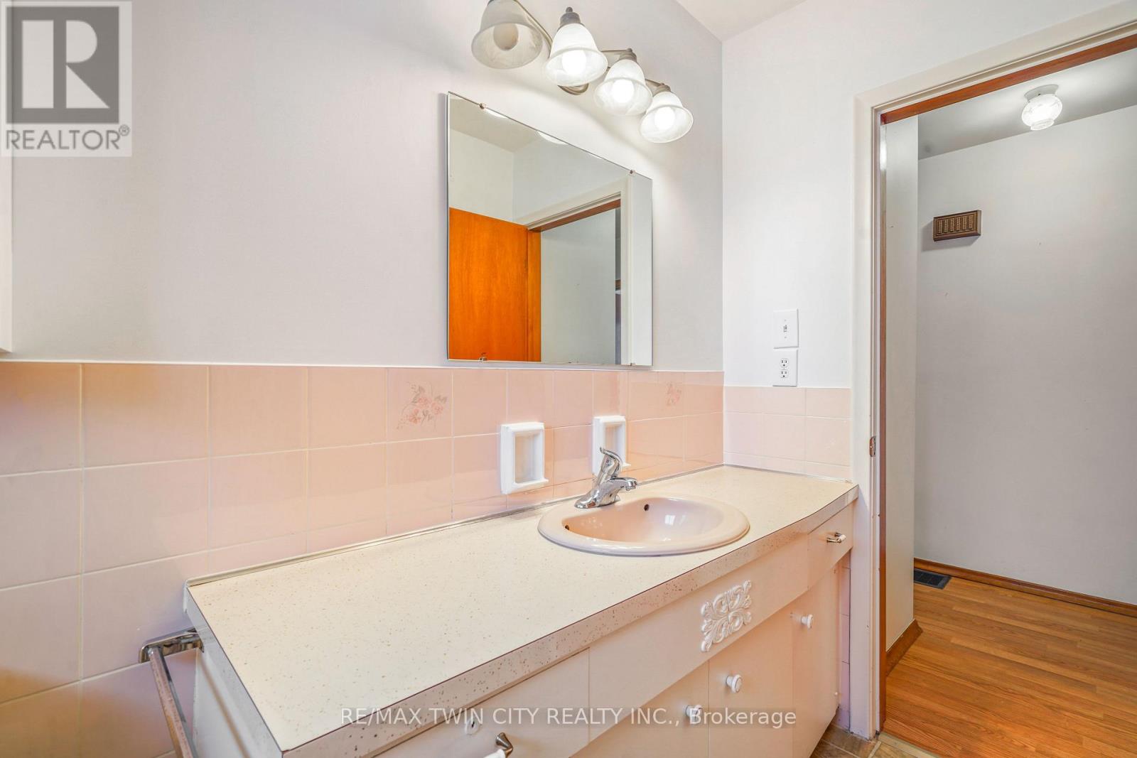 8 Stockdale Drive, Brantford, Ontario  N3R 2R5 - Photo 21 - X12720246