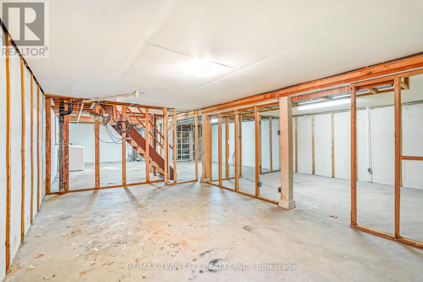 8 Stockdale Drive, Brantford, Ontario  N3R 2R5 - Photo 29 - X12720246