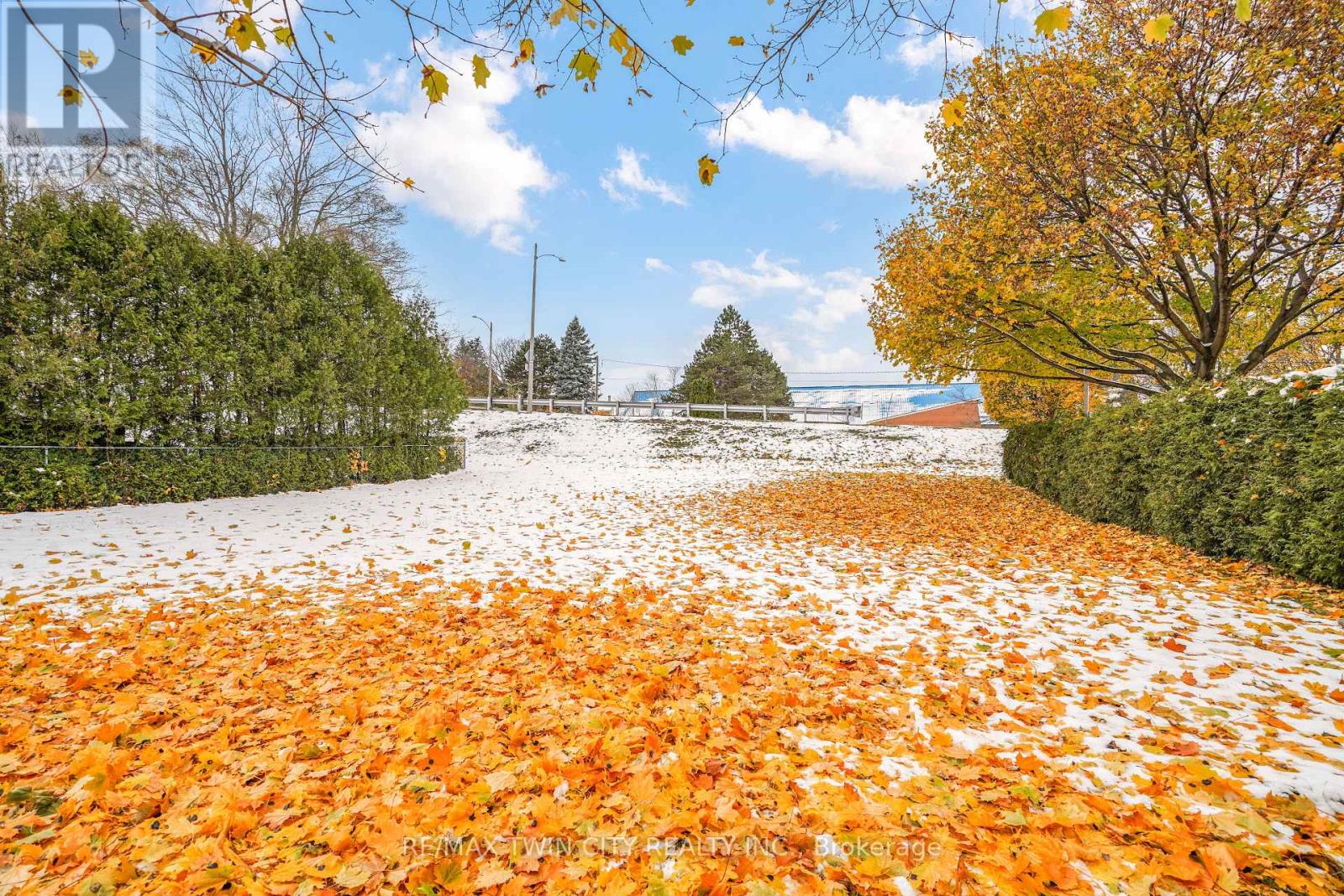 8 Stockdale Drive, Brantford, Ontario  N3R 2R5 - Photo 35 - X12720246