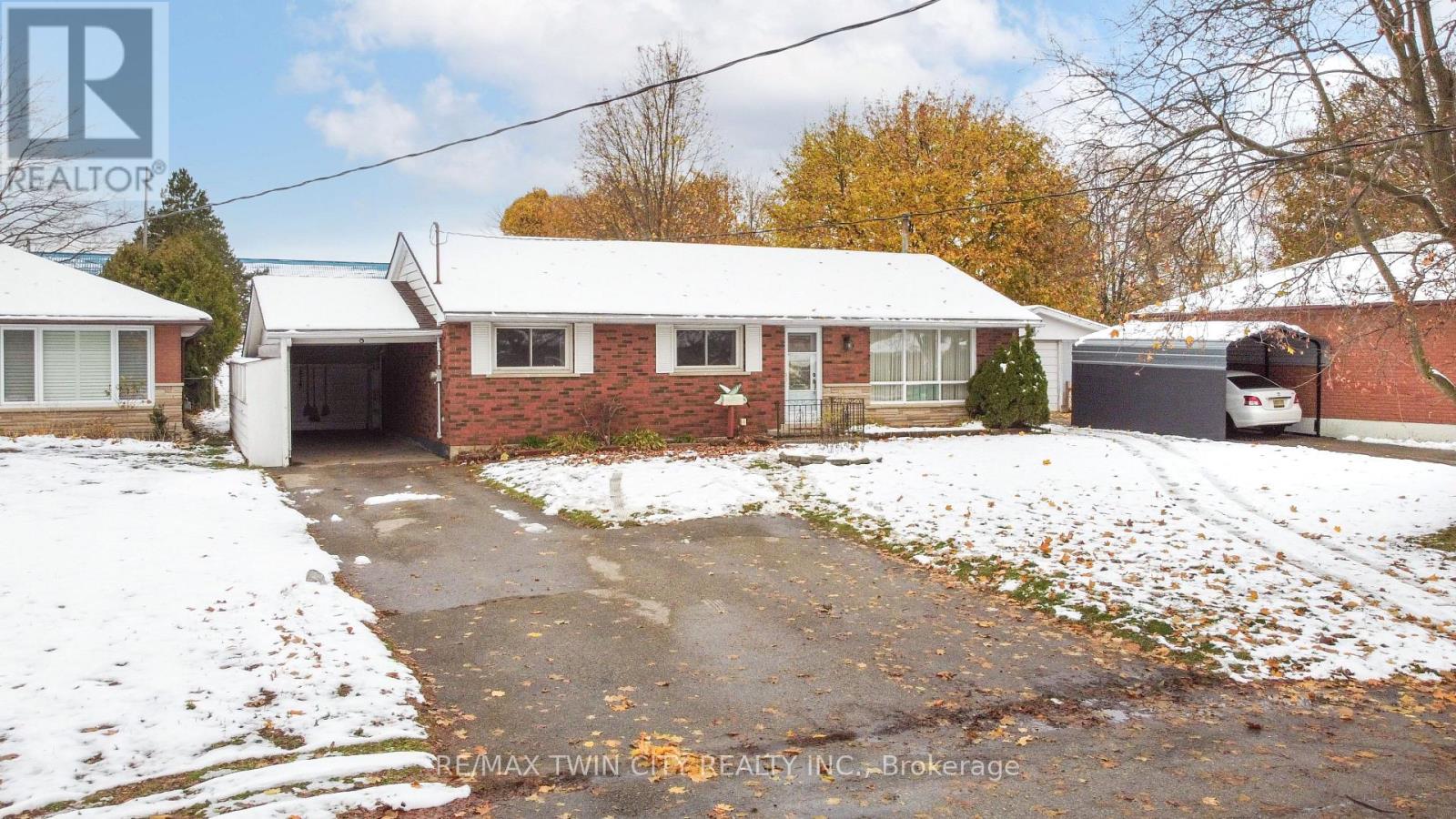 8 Stockdale Drive, Brantford, Ontario  N3R 2R5 - Photo 38 - X12720246