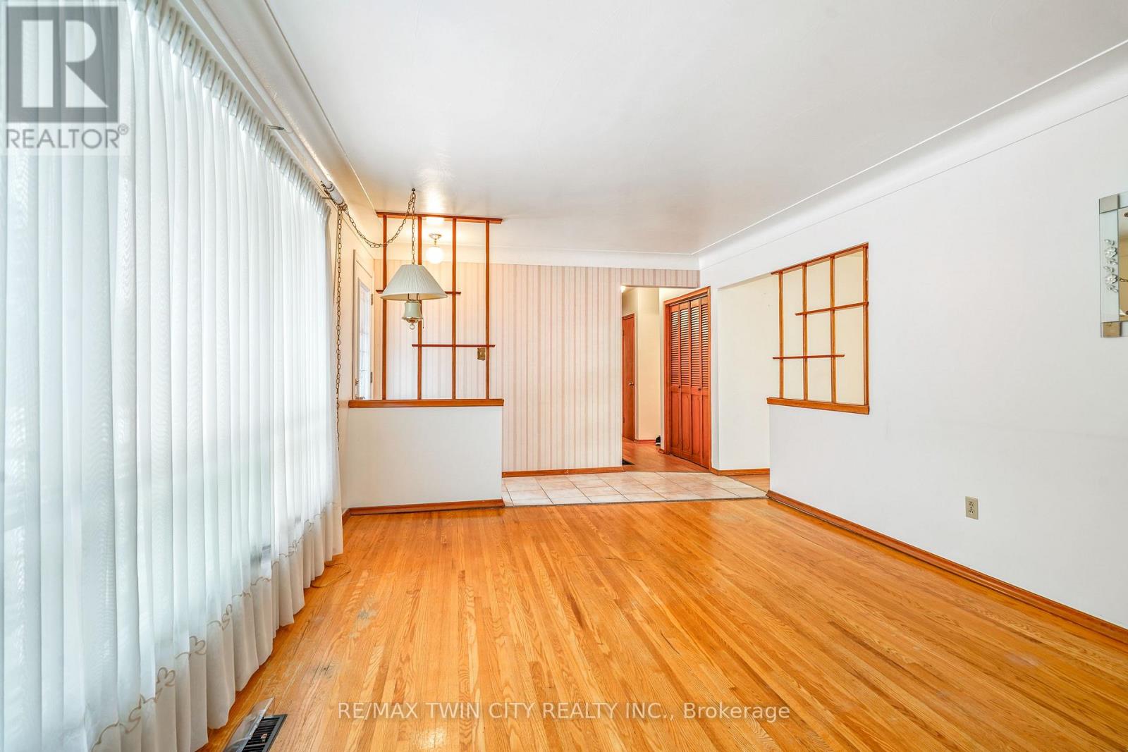 8 Stockdale Drive, Brantford, Ontario  N3R 2R5 - Photo 9 - X12720246