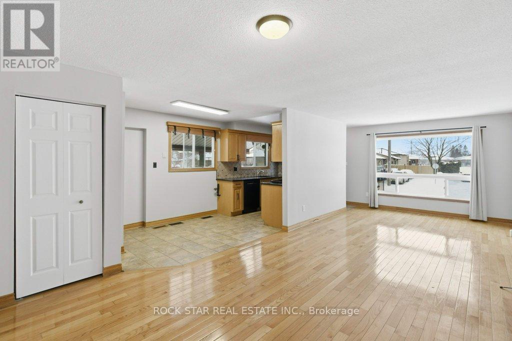 Main Fl - 115 Elmore Drive, Hamilton, Ontario  L8W 2C5 - Photo 3 - X12720252