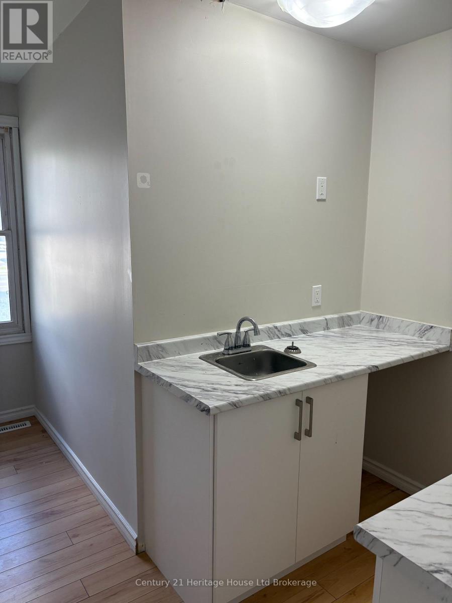 B - 560 Athlone Avenue, Woodstock, Ontario  N4S 7V8 - Photo 5 - X12720340