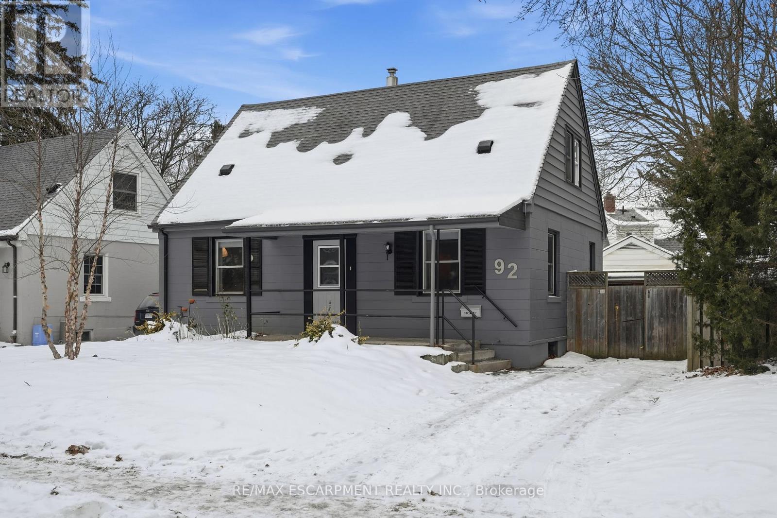 92 Gary Avenue, Hamilton, Ontario  L8S 1Y5 - Photo 2 - X12710528