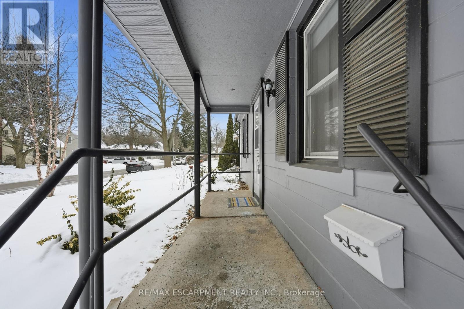 92 Gary Avenue, Hamilton, Ontario  L8S 1Y5 - Photo 3 - X12710528