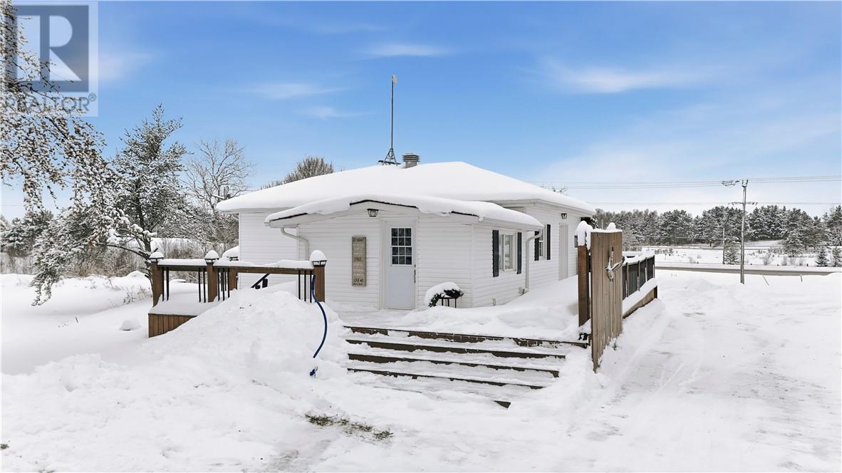 1110 Hwy 17, Wahnapitae, Ontario  P0M 3C0 - Photo 4 - 2126163