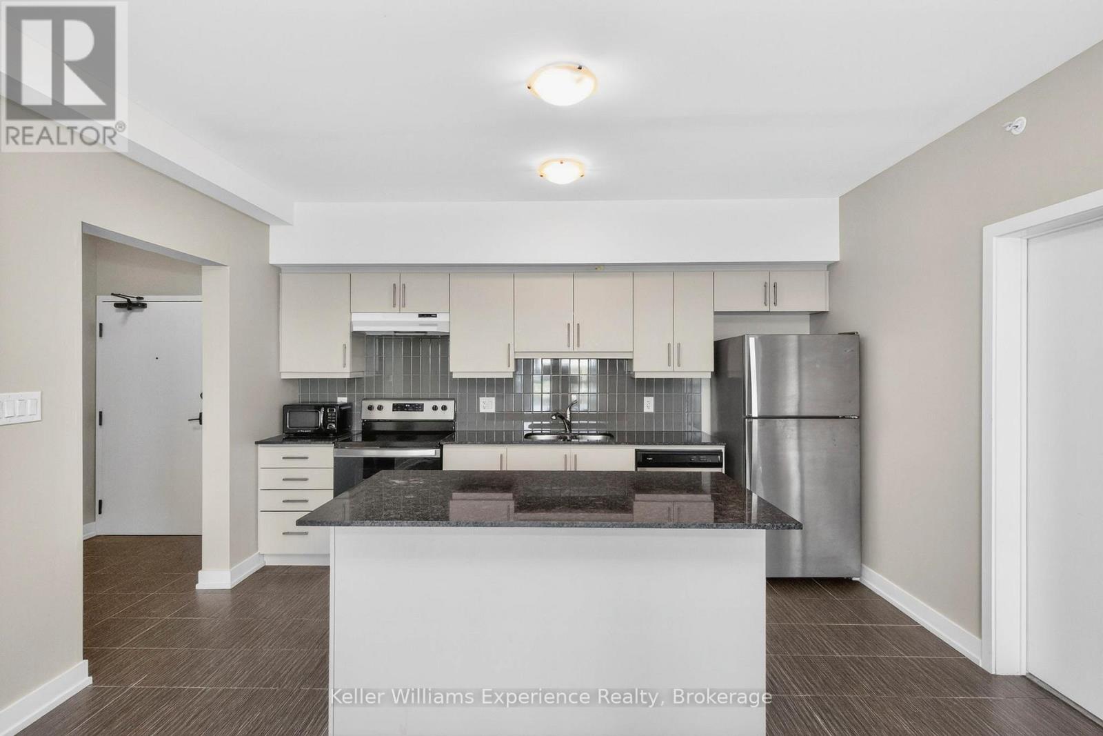 216 - 4 Spice Way, Barrie, Ontario  L9J 0M2 - Photo 10 - S12720300