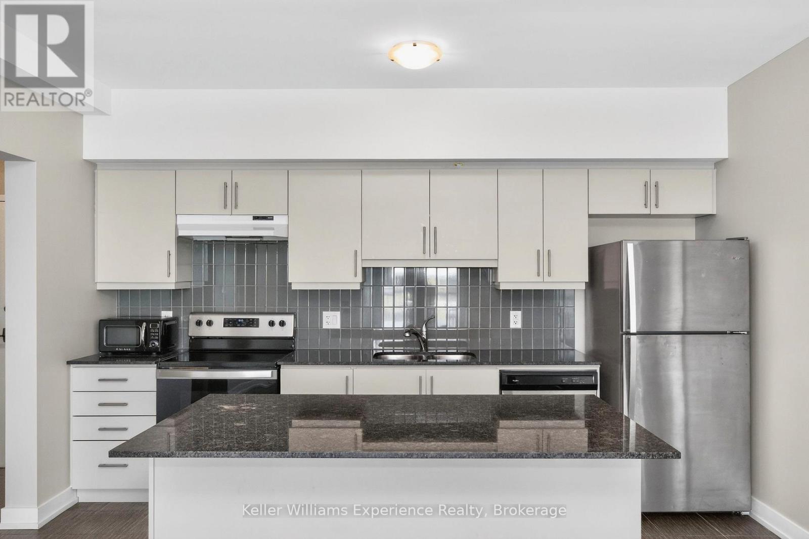 216 - 4 Spice Way, Barrie, Ontario  L9J 0M2 - Photo 11 - S12720300