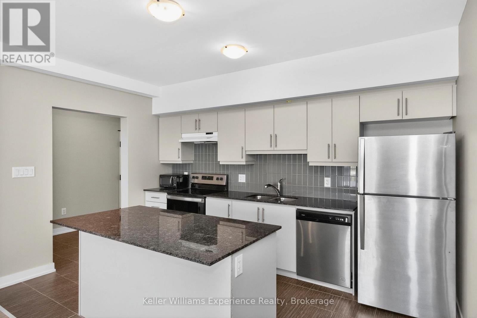 216 - 4 Spice Way, Barrie, Ontario  L9J 0M2 - Photo 12 - S12720300