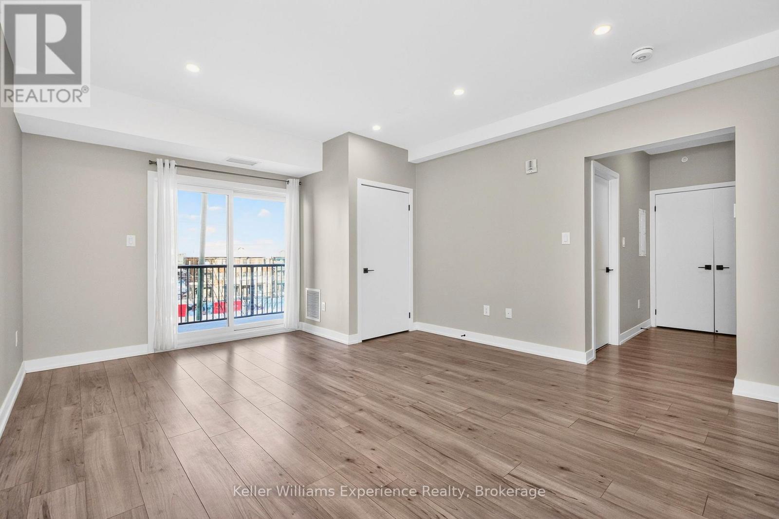 216 - 4 Spice Way, Barrie, Ontario  L9J 0M2 - Photo 14 - S12720300