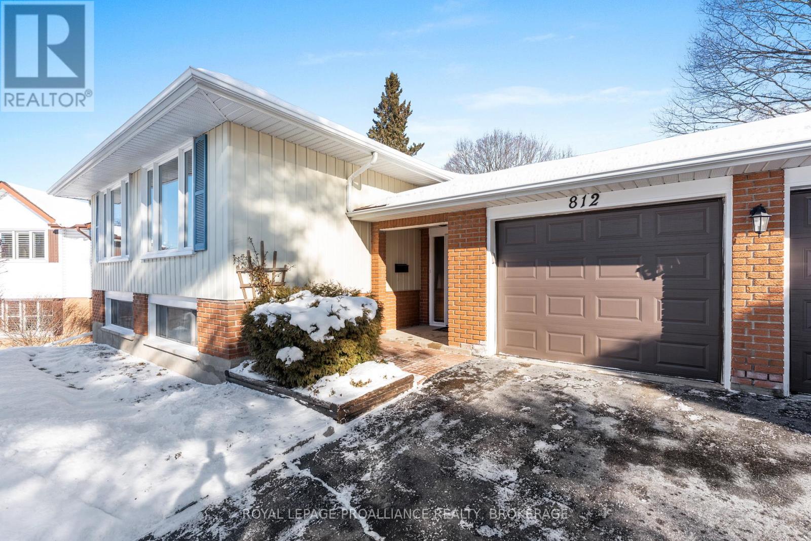 812 Hillside Drive, Kingston, Ontario K7M 5Y8 - Photo 2 - X12720416