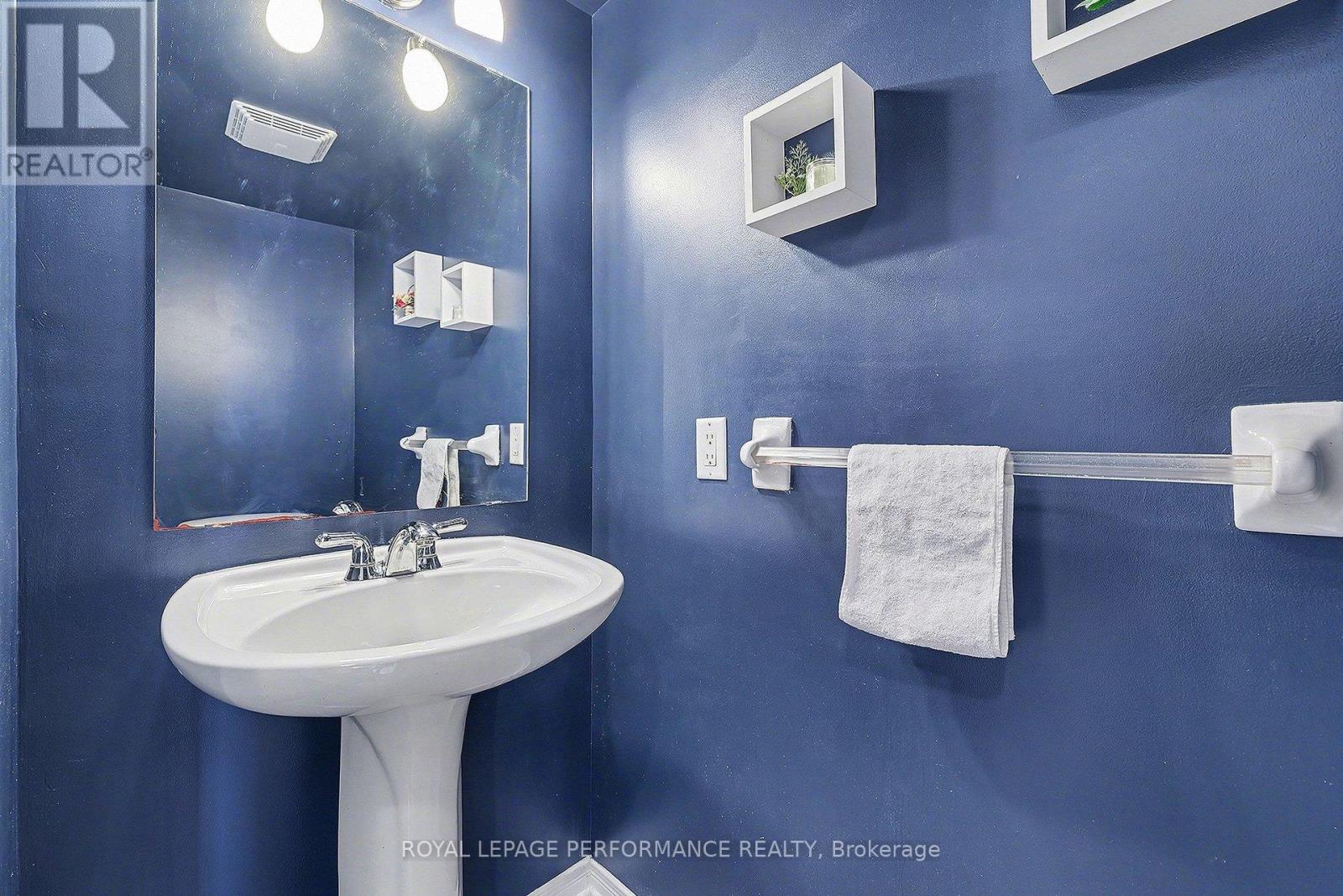 83 Manhattan Crescent, Ottawa, Ontario  K2C 4B8 - Photo 11 - X12720326