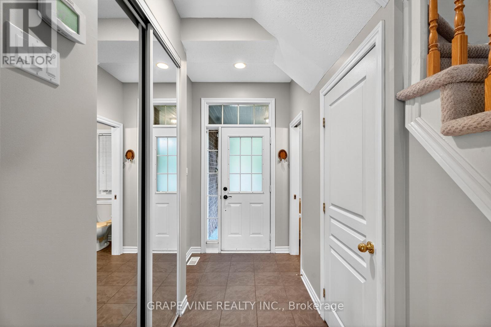 16 Cedar Valley Drive, Ottawa, Ontario  K2M 2Y5 - Photo 4 - X12720344