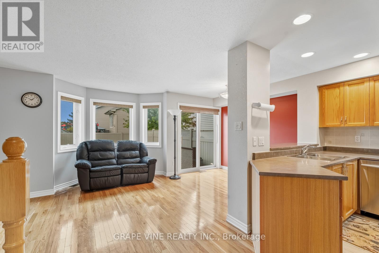 16 Cedar Valley Drive, Ottawa, Ontario  K2M 2Y5 - Photo 7 - X12720344