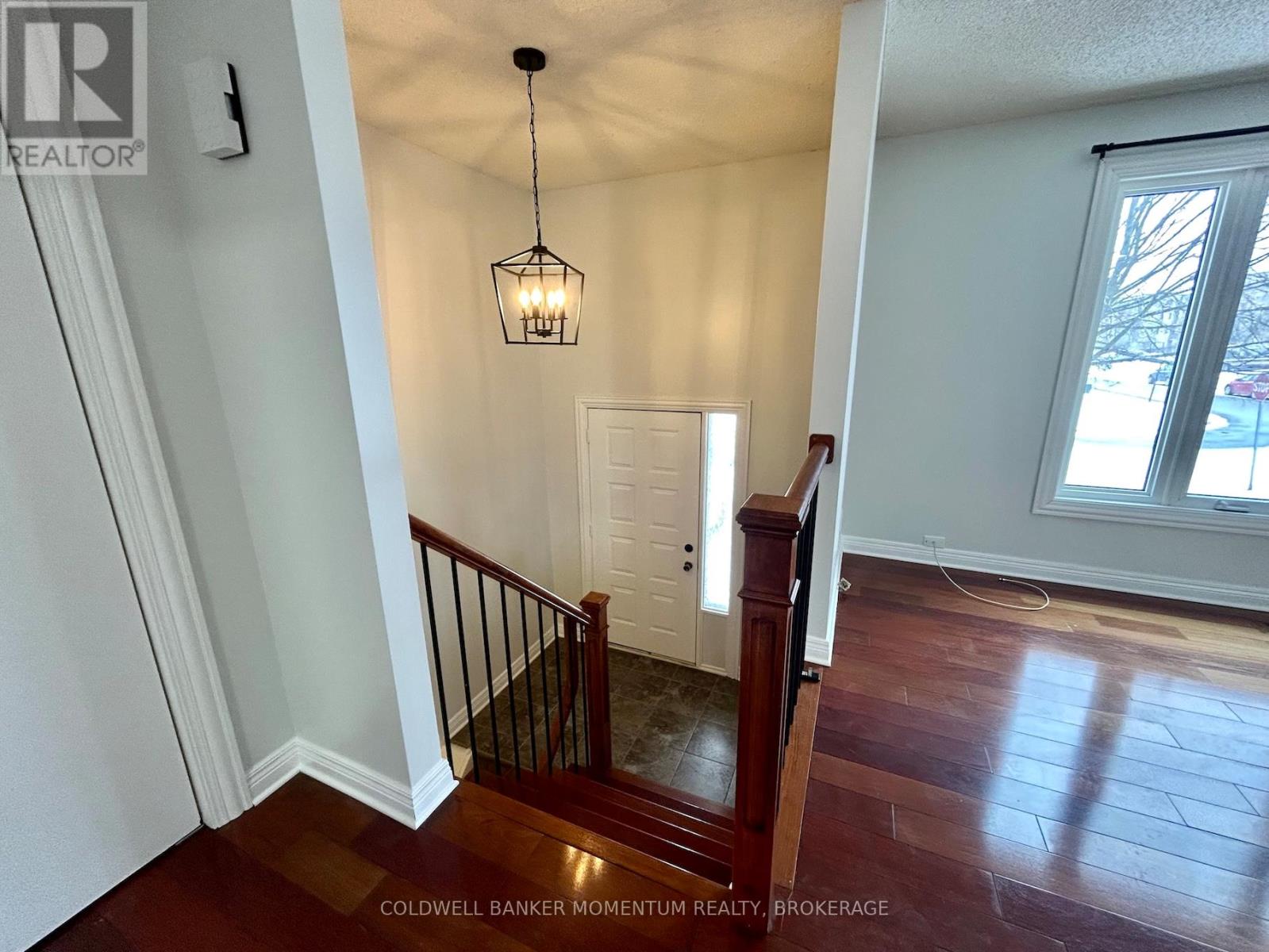 Main - 2 Cornwell Circle, St. Catharines, Ontario  L2S 3C5 - Photo 3 - X12720290