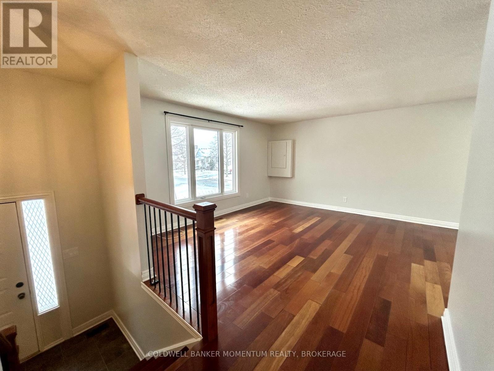 Main - 2 Cornwell Circle, St. Catharines, Ontario  L2S 3C5 - Photo 4 - X12720290