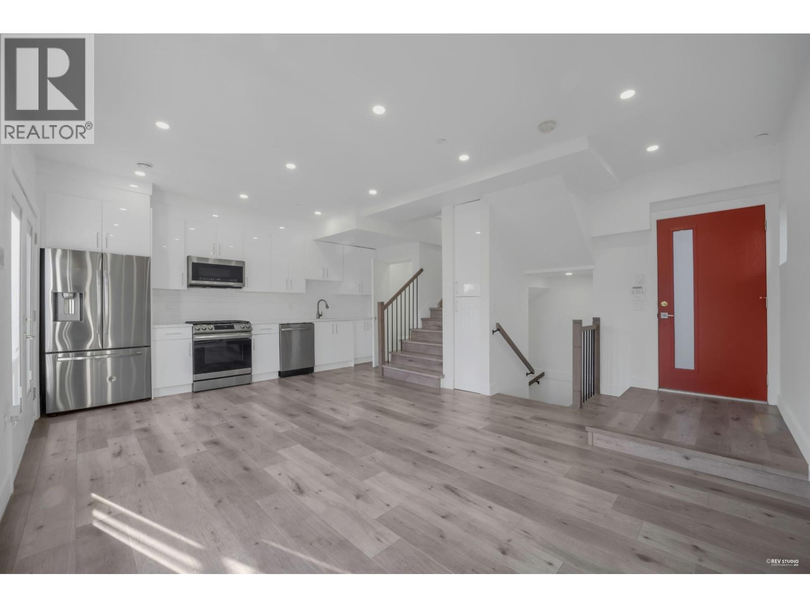 5140 Slocan Street, Vancouver, British Columbia  V5R 2A5 - Photo 2 - R3082218